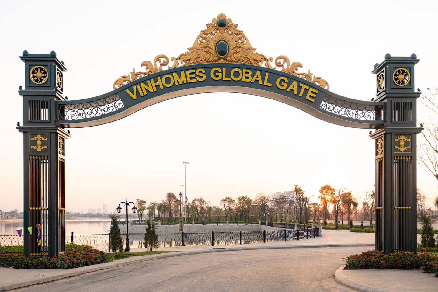Cổng chào Vinhomes Global Gate