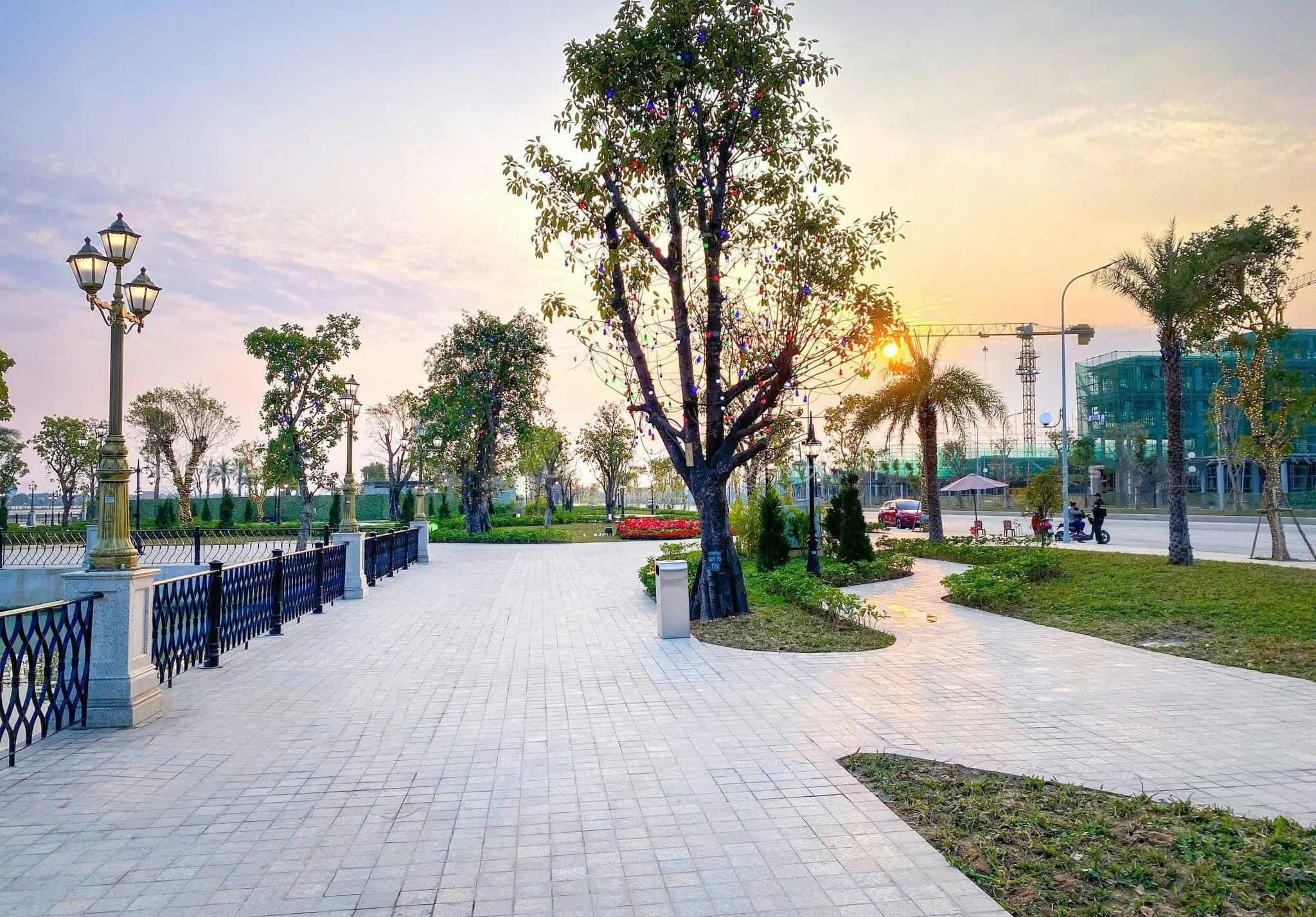 Ảnh chụp hoàng hôn từ phía công viên Wonderland