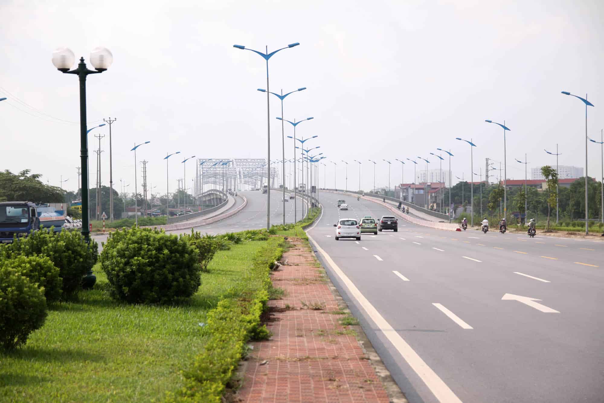 Đường Trường Sa quy mô mặt cắt ngang rộng 50 m, gồm 15 m đường xe chạy, 16 m vỉa hè, 6,5 m lề đường và dải phân cách 11,5 m.
