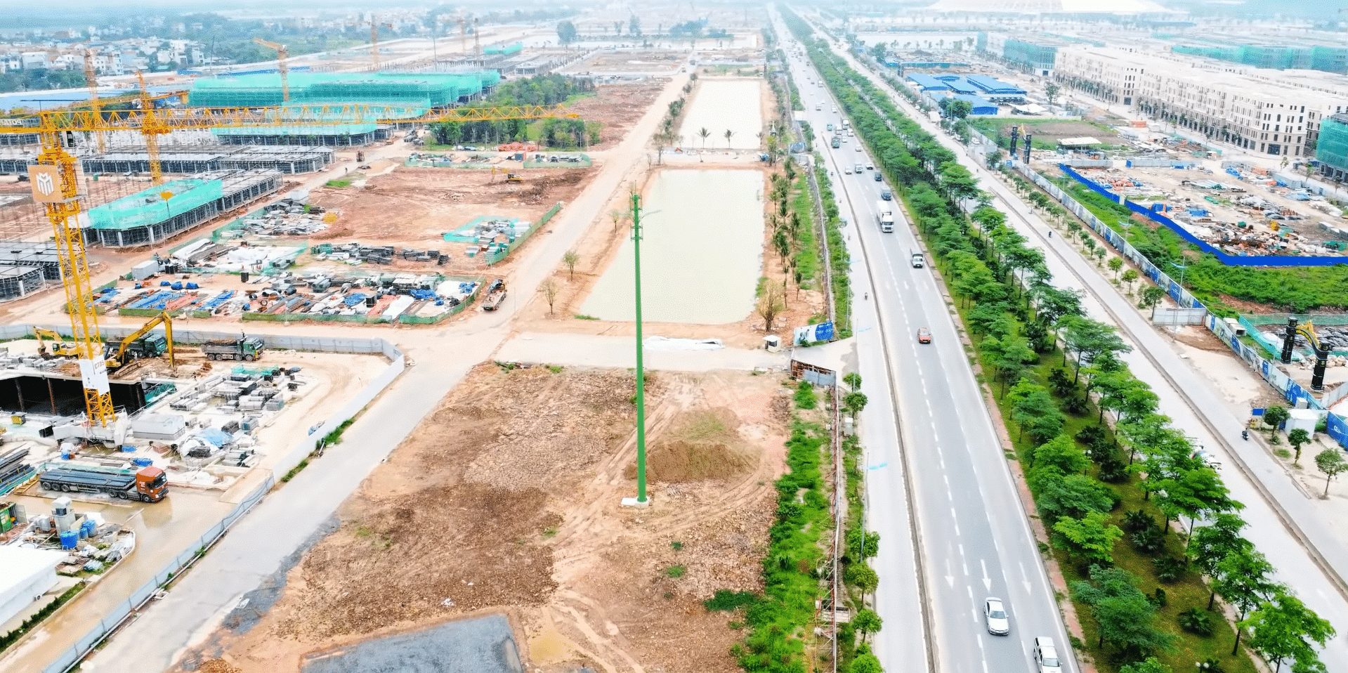 Phân khu Thịnh Vượng đã triển khai xong hạ tầng, các block thấp tầng đã xây lên đến đổ mái lên tầng 2