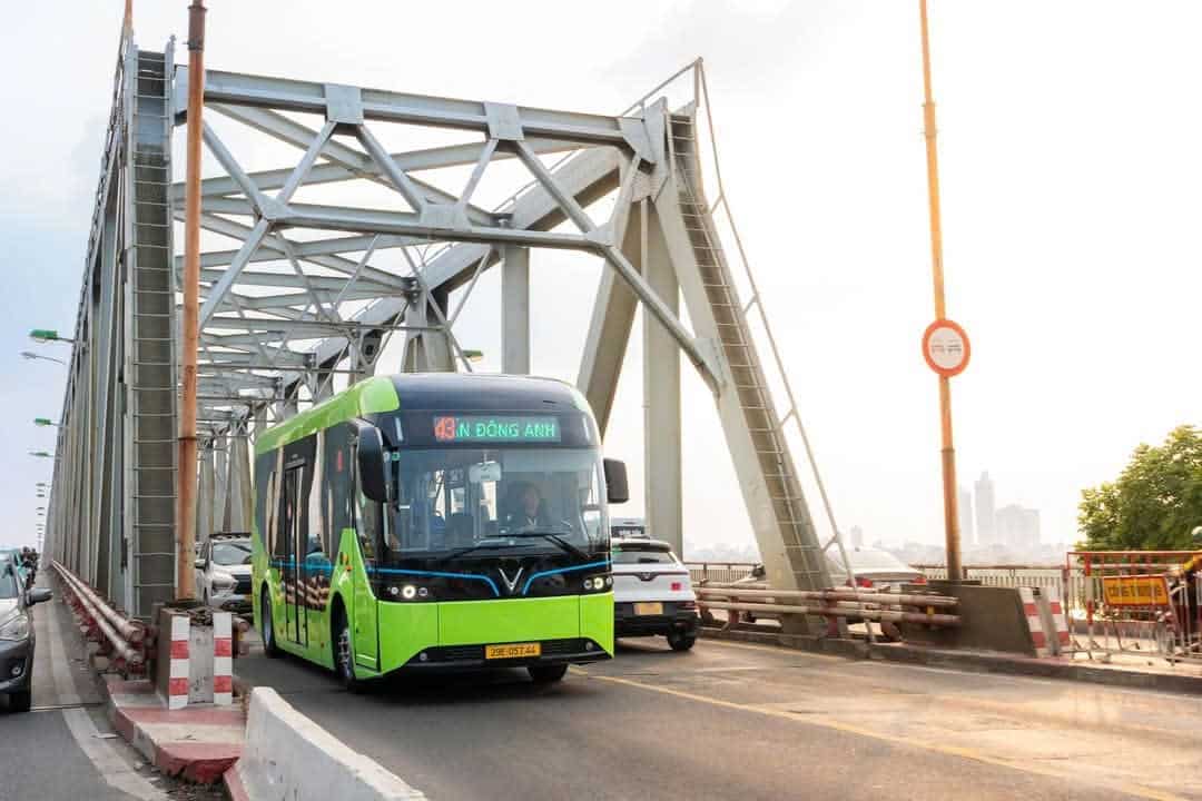 Tuyến buýt điện số 43 khai trương trong sáng 5-6