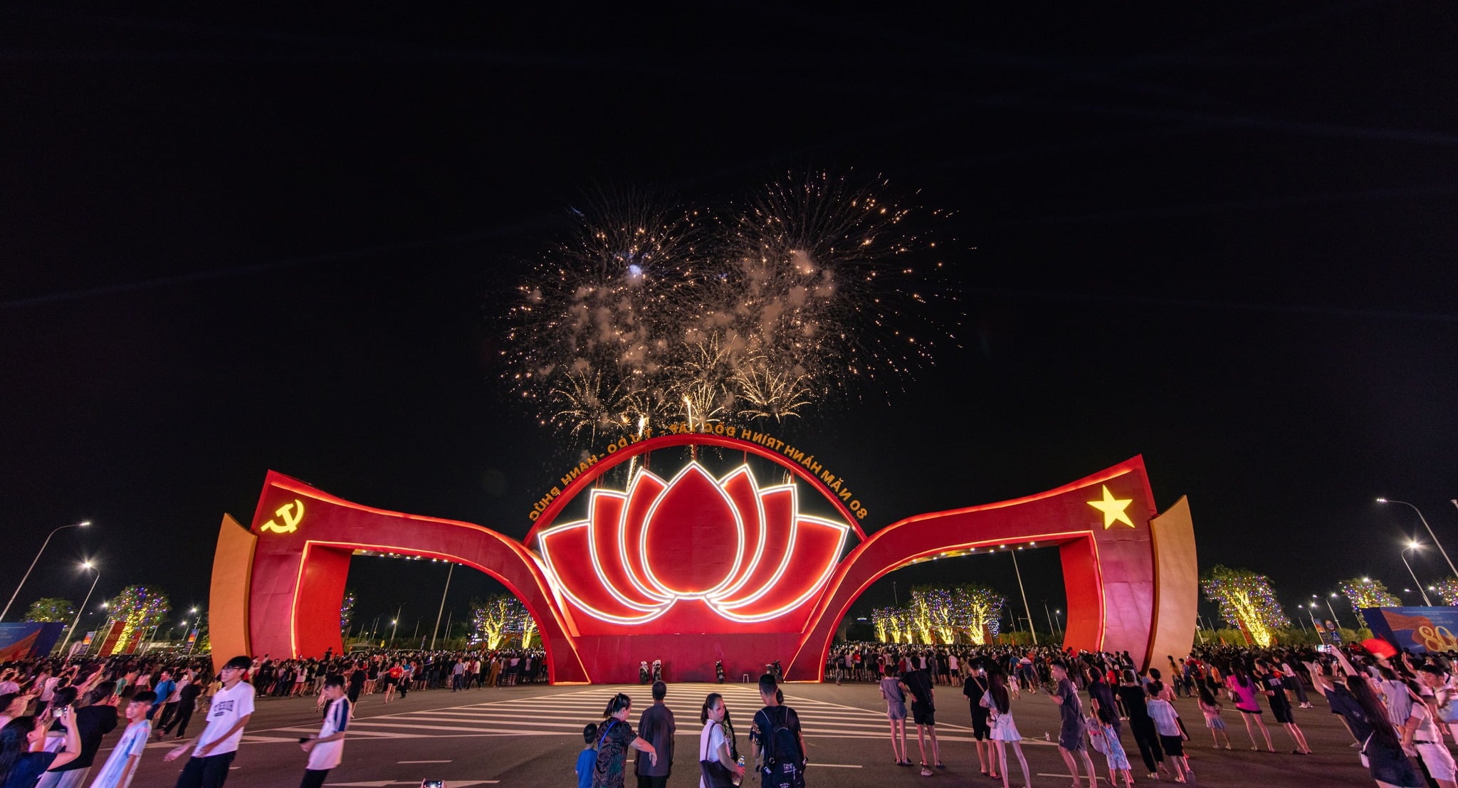 Trung tâm Triển lãm Việt Nam có tổng diện tích triển lãm trong nhà và ngoài trời lên tới 330.000m2.